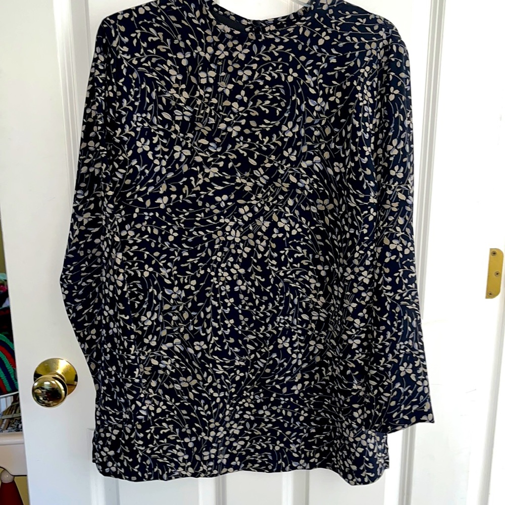 Women’s Liz Claiborne Floral Print Top. Long Sleeve. Size 8. Navy  and gray